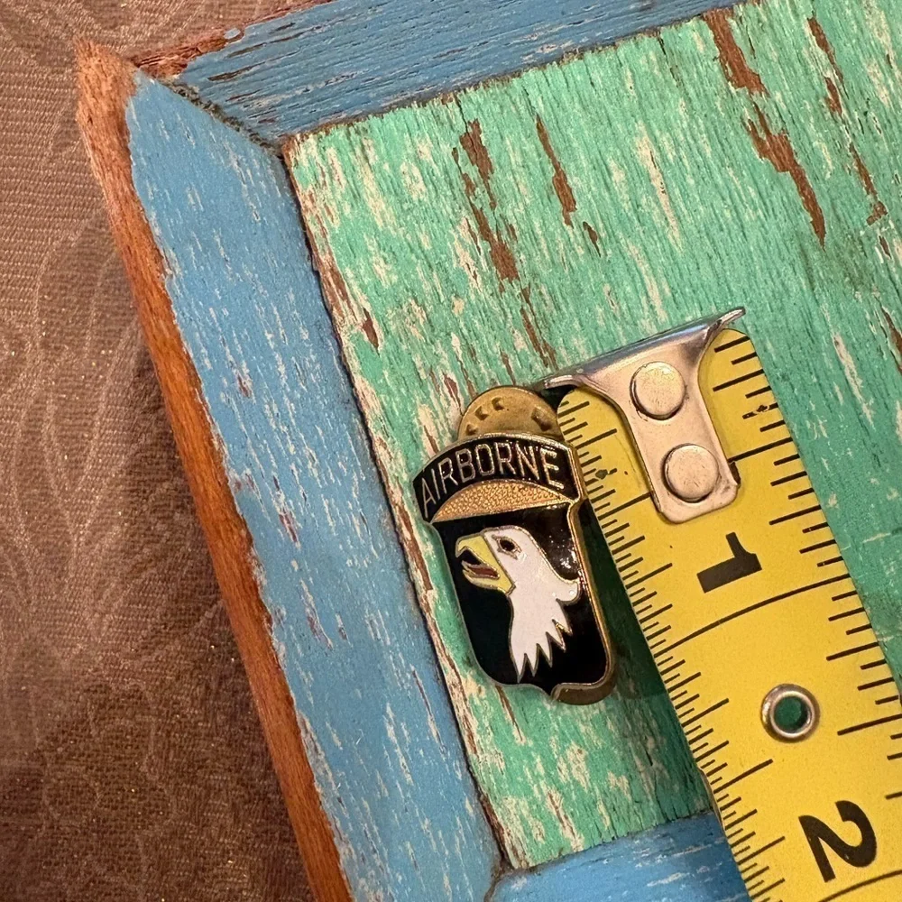 🦅Army 101st Airborne Division Lapel Pin